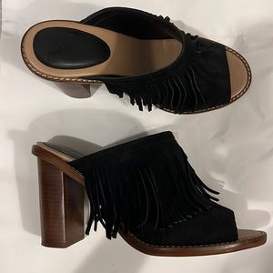 Slip on heels with black suede fringe